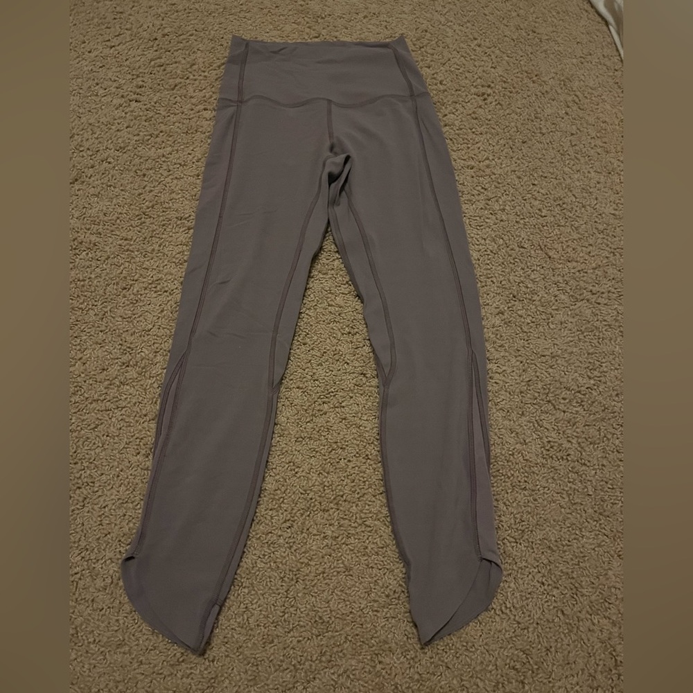 Lululemon align 25” leggings 
Size 4
Color light purple